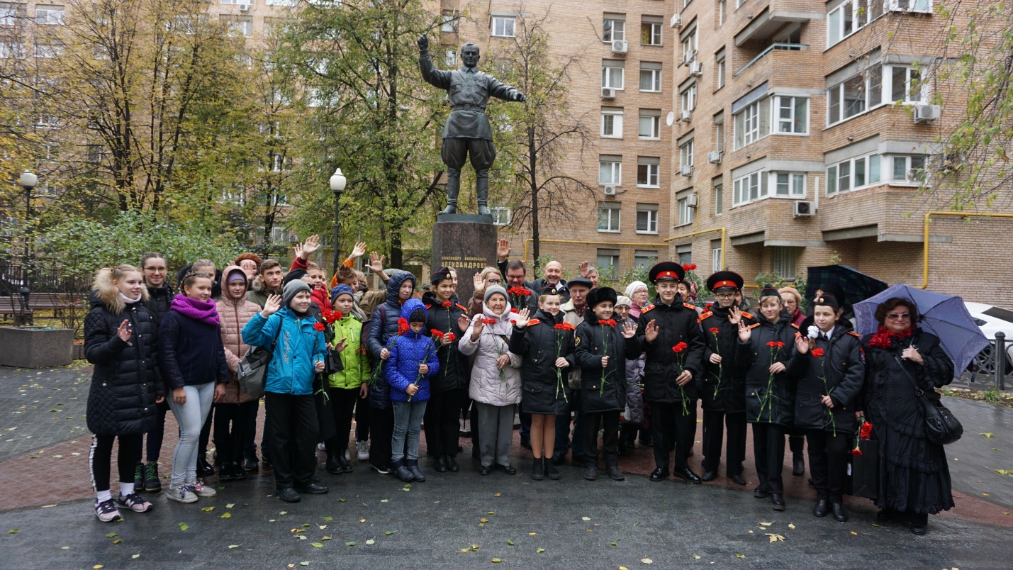 ЖИТЕЛИ РАЙОНА ХАМОВНИКИ ПОЗДРАВИЛИ АЛЕКСАНДРОВЦЕВ С ДНЁМ ОБРАЗОВАНИЯ АНСАБЛЯ
