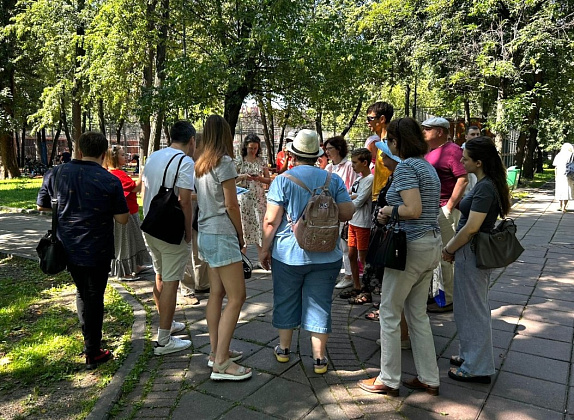 В рамках проекта «Лето в Москве» состоялась встреча родительского клуба, посвященная профилактике зависимостей