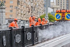 Более двух тысяч инженерных сооружений промоют в Москве перед Днем города