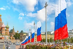 В честь Дня флага России на столичных улицах появится более 700 триколоров