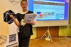 В Хамовниках прошёл практический урок по цифровой грамотности: жителям рассказали о возможностях портала «Госуслуги»